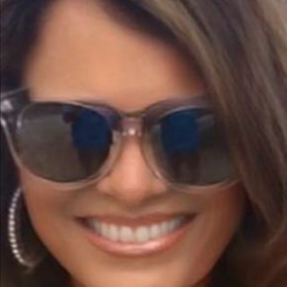 Meet your Posher, Laura - Picture 1 of 1